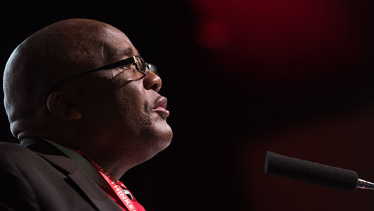 Aaron Motsoaledi, ministro de sanidad de Sudáfrica, en su intervención en TB2016. Foto: International AIDS Society/Marcus Rose 